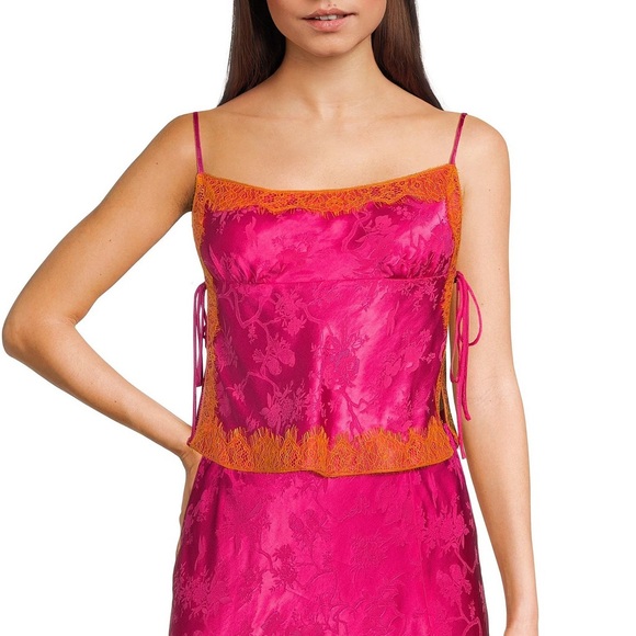 Rumored Meadow Top In Fuchsia - Picture 1 of 8